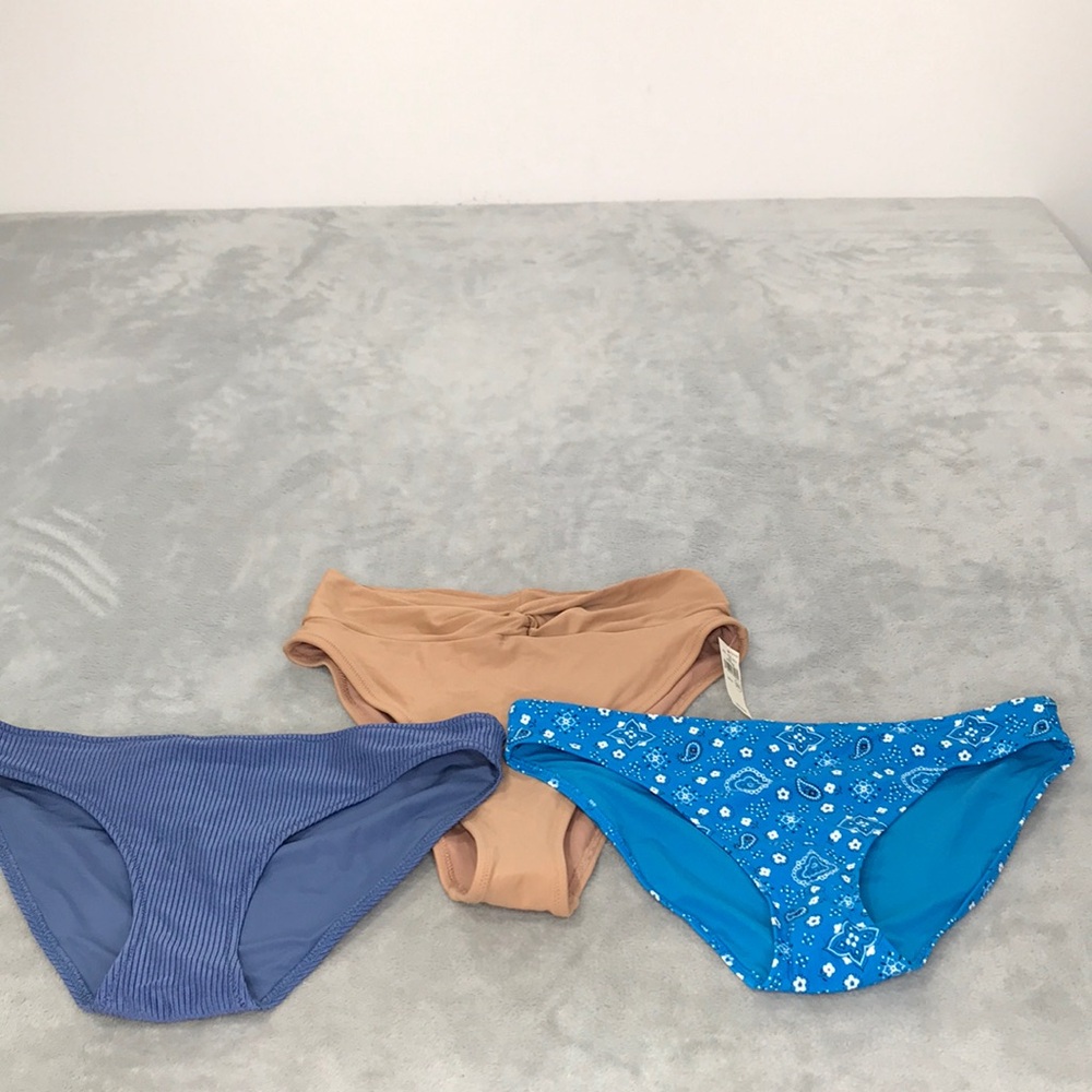 Aerie 3 Pairs of Ladies Bikini Bottoms Size M New